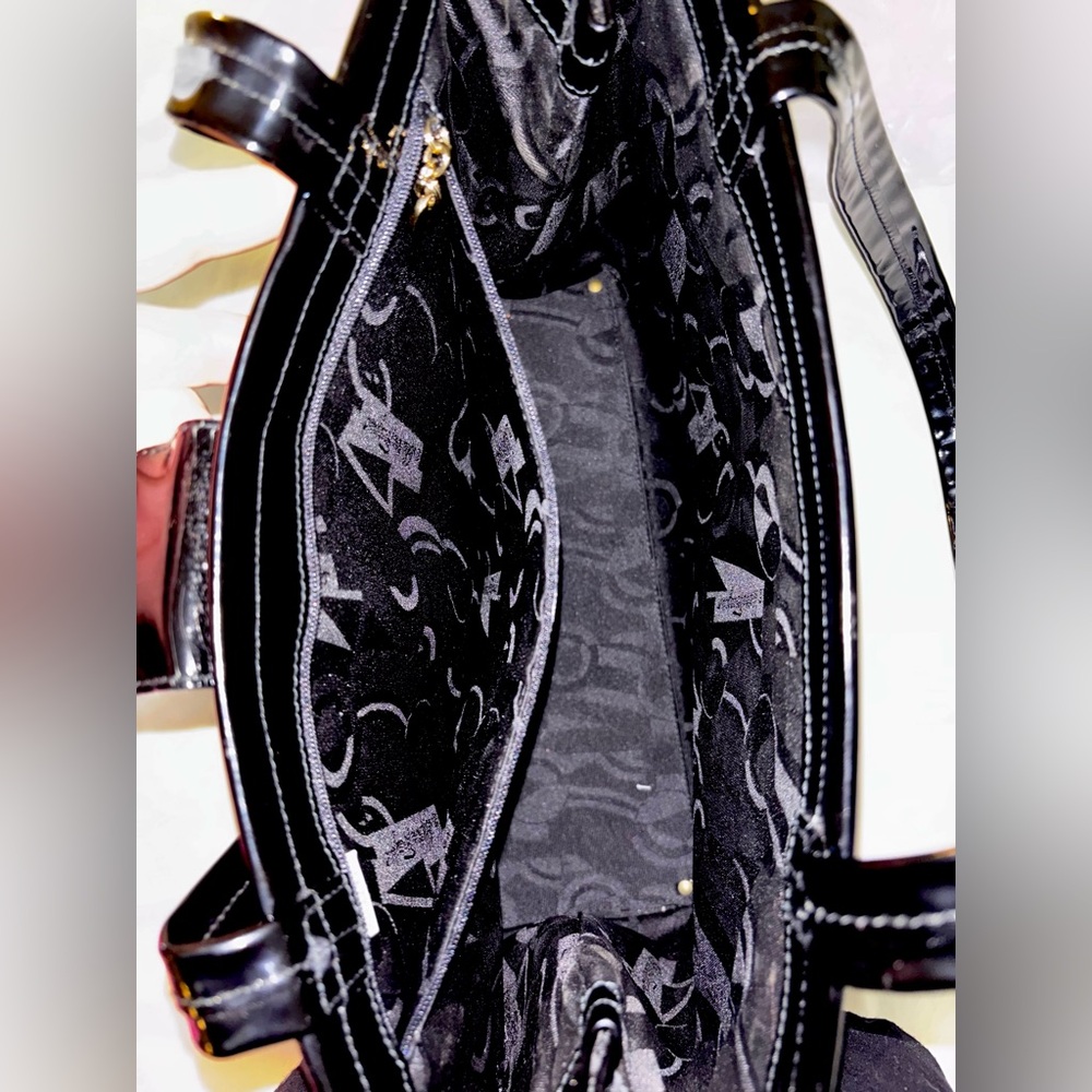 Salvatore Ferragamo Black Shoulder Bag with Gold Clasp - Picture 11 of 15